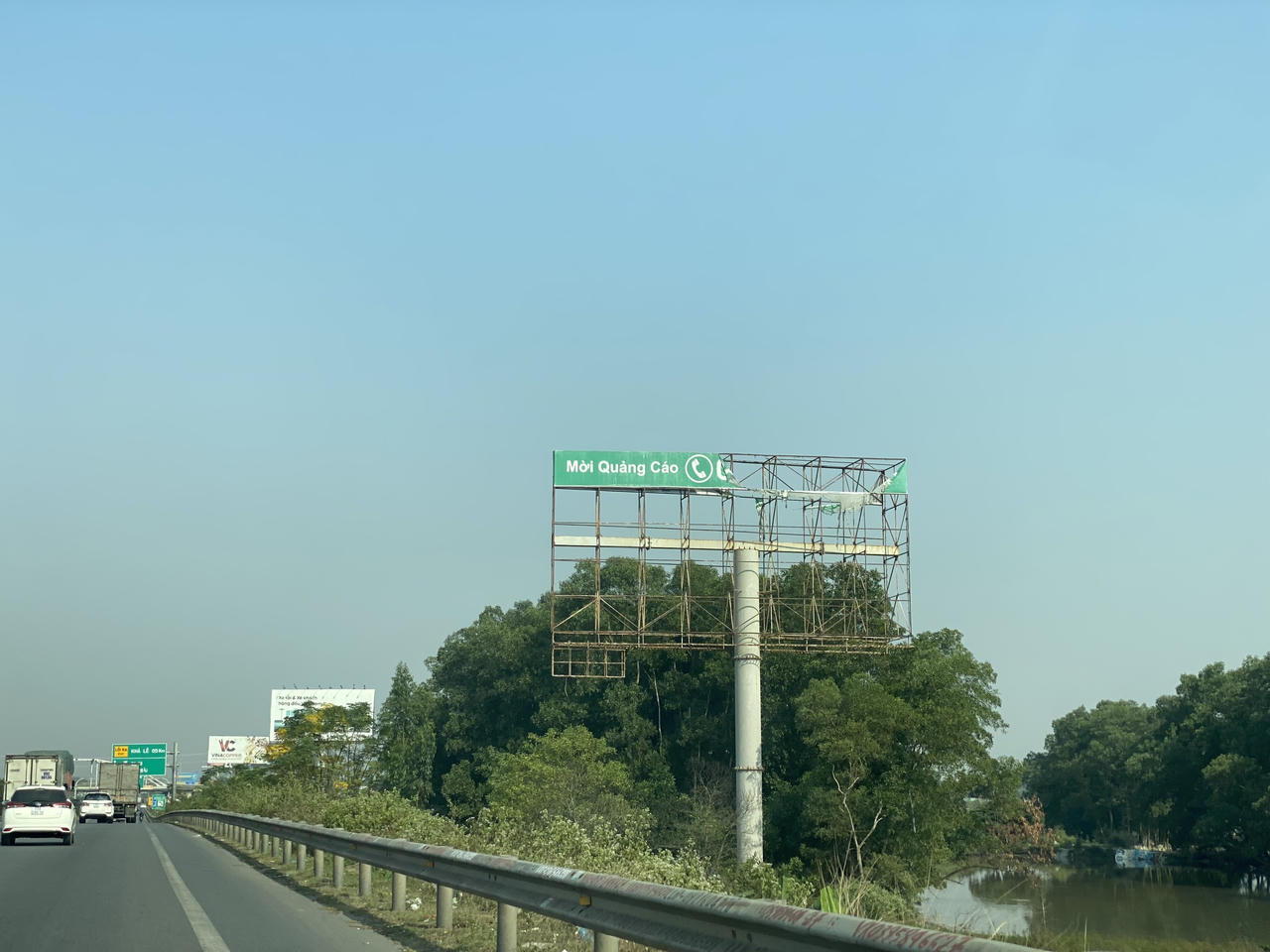 Nhếch nhác biển quảng cáo ngoài trời, bài toán khó cho Hà Nội!