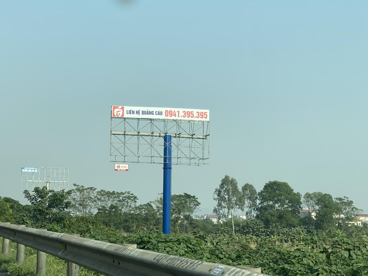 Nhếch nhác biển quảng cáo ngoài trời, bài toán khó cho Hà Nội!