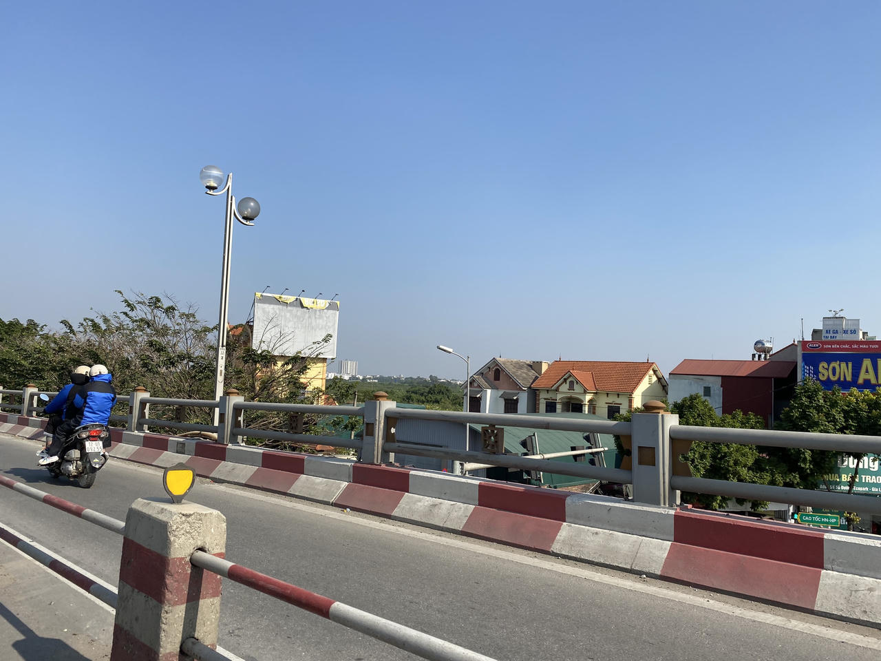 Nhếch nhác biển quảng cáo ngoài trời, bài toán khó cho Hà Nội!