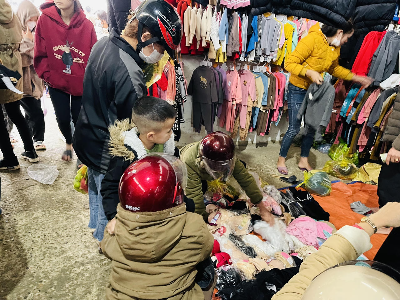 Ấm áp phiên chợ quê ngày Tết