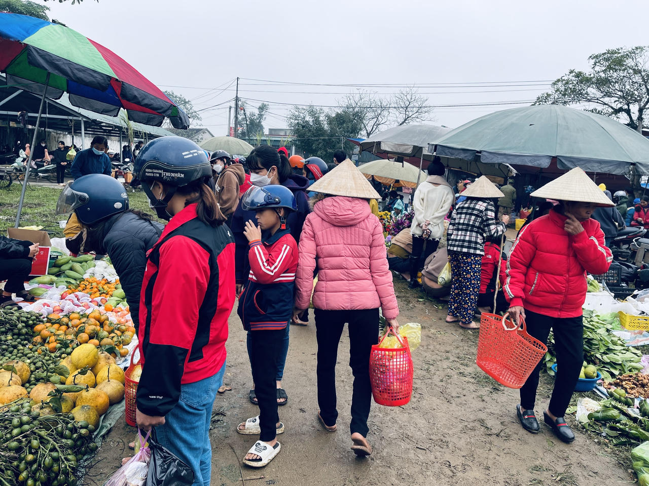 Ấm áp phiên chợ quê ngày Tết