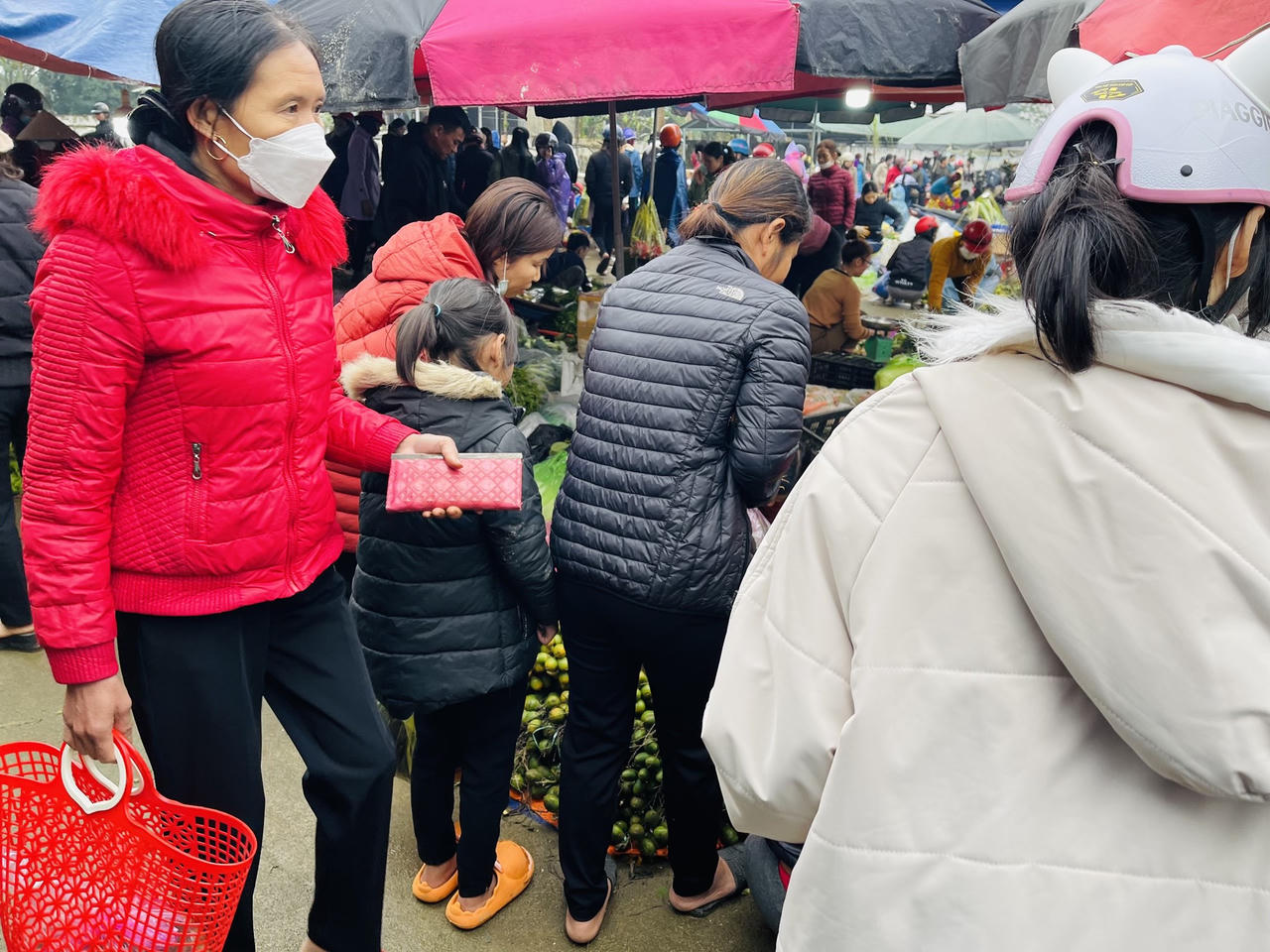 Ấm áp phiên chợ quê ngày Tết