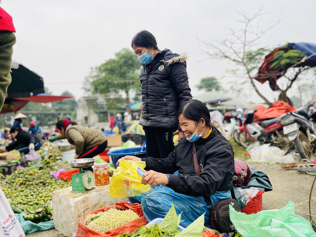 Ấm áp phiên chợ quê ngày Tết