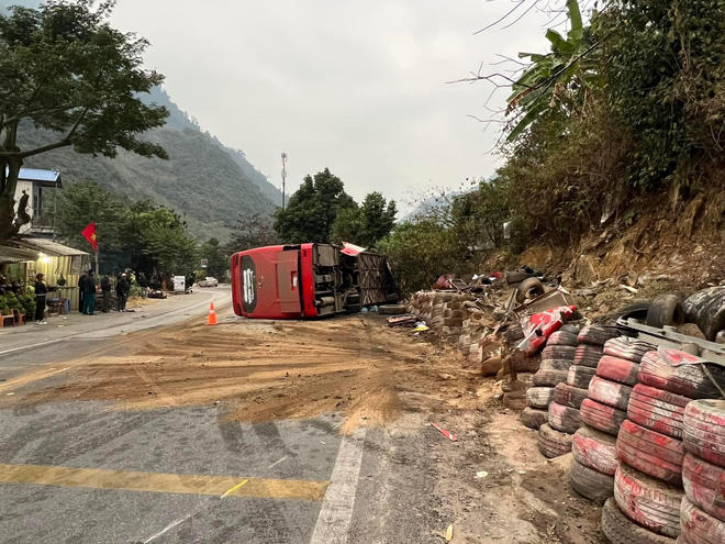 Khởi tố vụ án ô tô khách gây tai nạn làm 3 người tử vong, 2 người bị thương