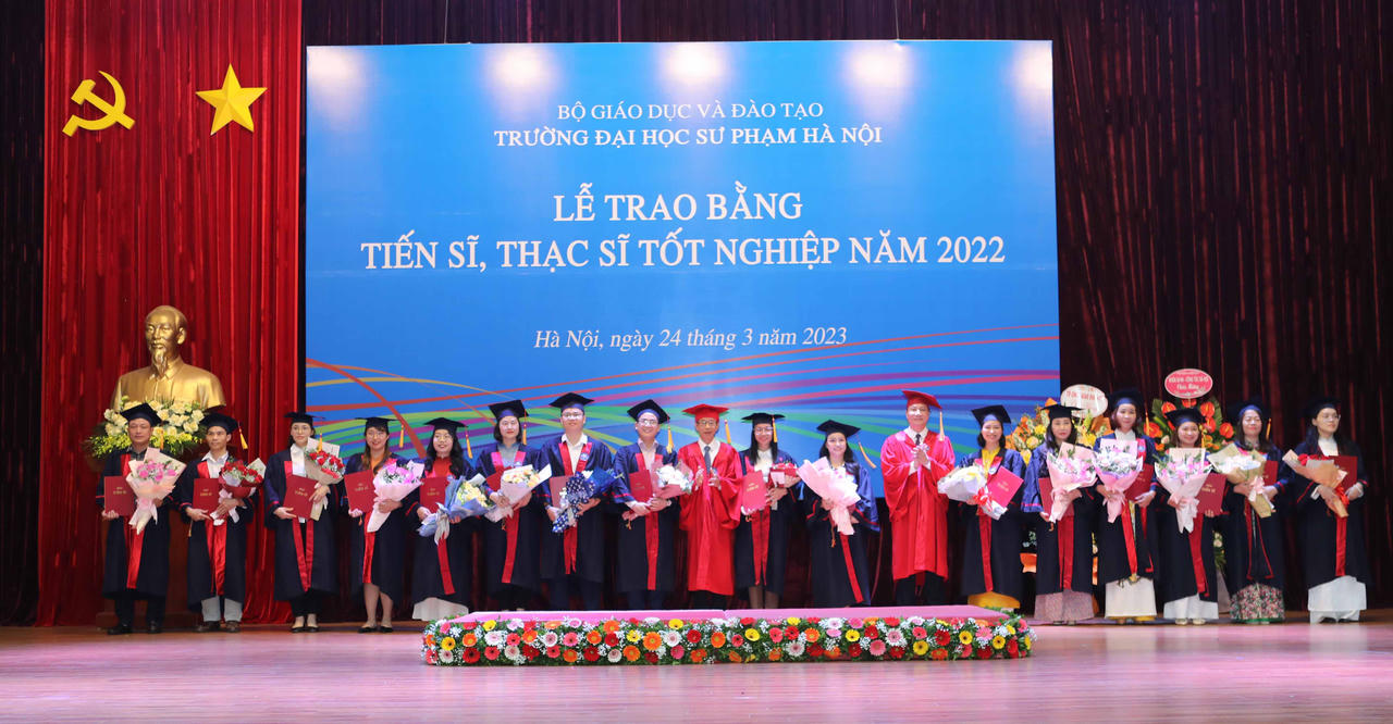Đại học Sư phạm Hà Nội tổ chức Lễ trao bằng tiến sĩ, thạc sĩ
