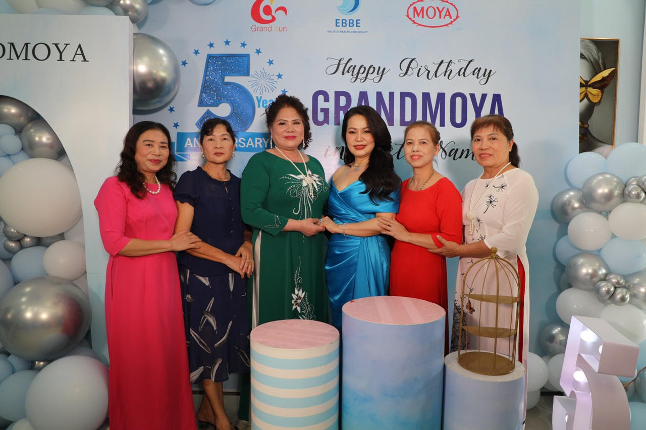Cùng thuỷ liệu pháp Grand Moya SG2000 "Khơi dậy tình yêu của nước".