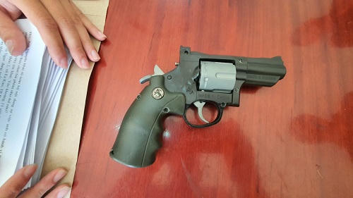 Đắk Lắk: Bắt 4 đối tượng mua bán một cô gái phục vụ khách hát Karaoke