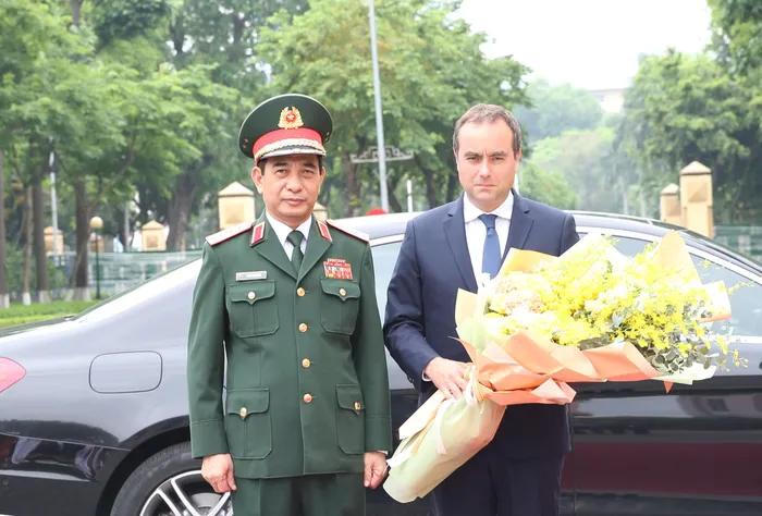 Bộ trưởng Bộ Quân đội Pháp thăm chính thức Việt Nam