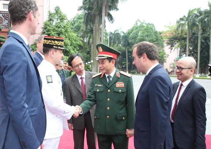 Bộ trưởng Bộ Quân đội Pháp thăm chính thức Việt Nam