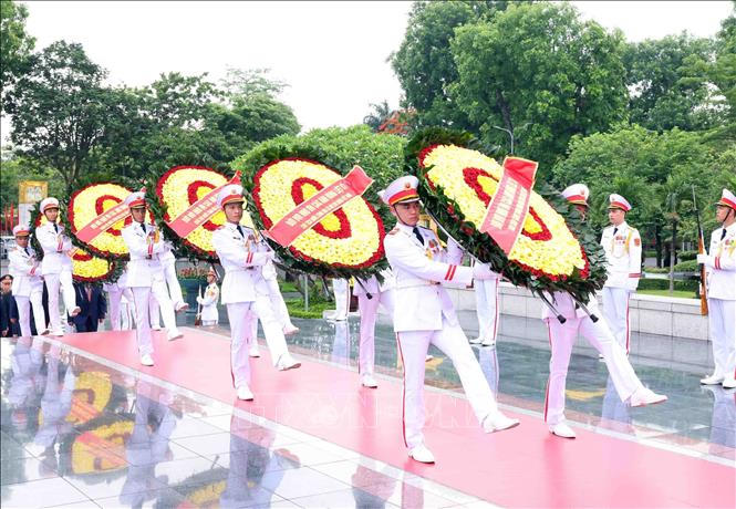 Lãnh đạo Đảng, Nhà nước tưởng niệm các Anh hùng Liệt sỹ