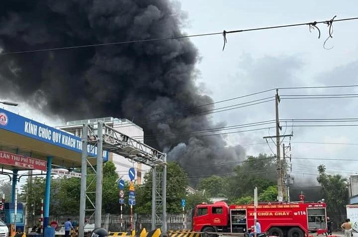 Cháy lớn tại một công ty ở Bình Dương