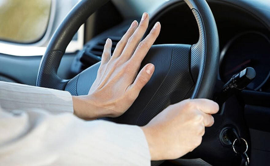 Quy định mới nhất về khung giờ không được sử dụng còi xe