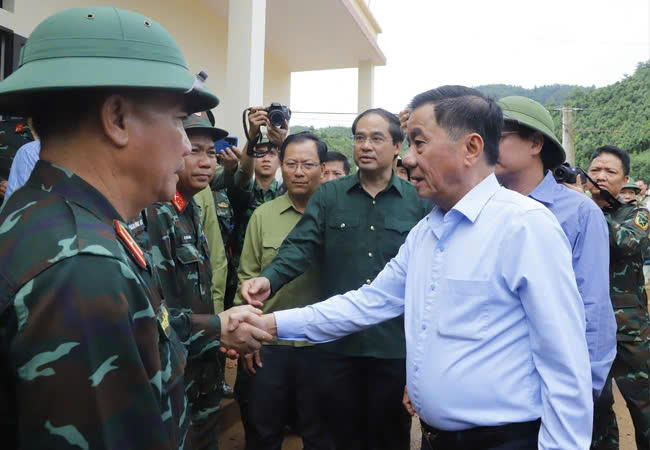 Chủ nhiệm Ủy ban Kiểm tra TƯ Trần Cẩm Tú đến hiện trường Làng Nủ