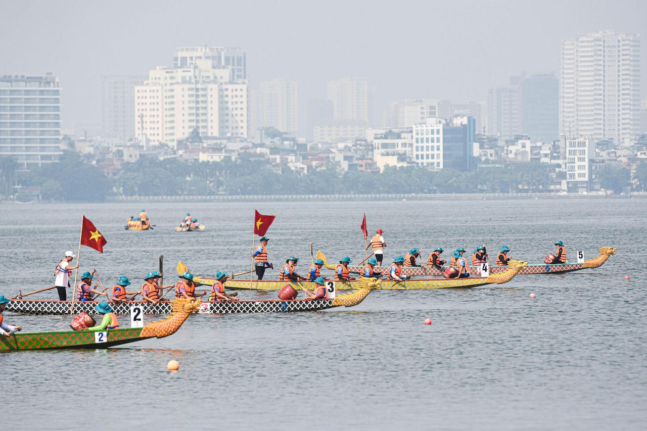 Hơn 1.000 người tham dự Giải Bơi chải thuyền rồng lớn nhất Việt Nam 