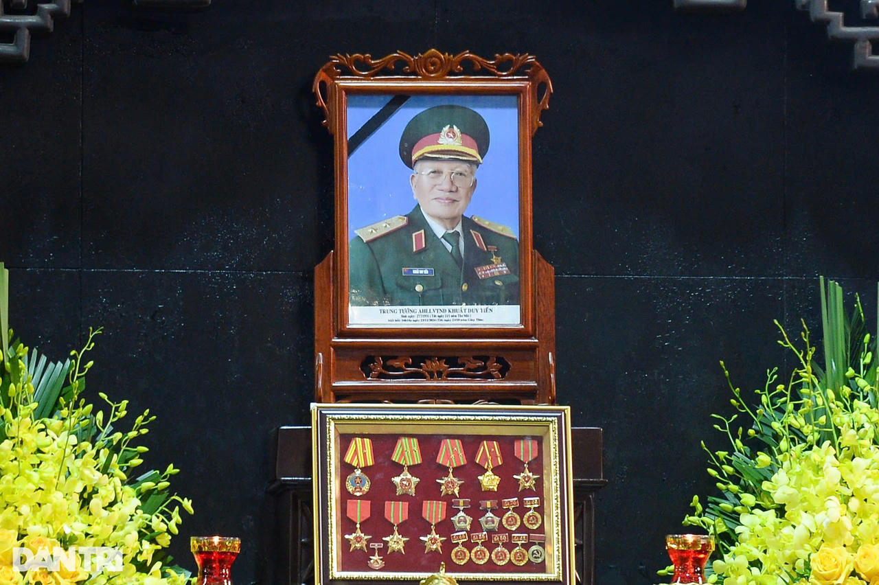 Lễ tang Trung tướng, Anh hùng lực lượng vũ trang Khuất Duy Tiến