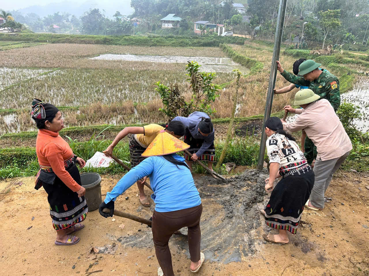 Tuyên truyền, phổ biến giáo dục pháp luật thông qua mô hình "Bản sáng vùng biên" - Bài 2: Lan tỏa tính nhân văn nặng tình “quân dân” nơi biên giới