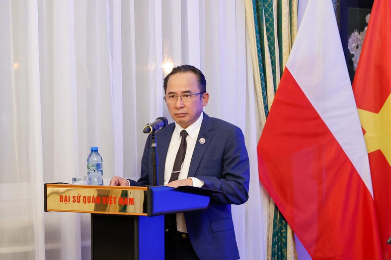 Thủ tướng xúc động giải đáp 10 kiến nghị của kiều bào tại Ba Lan