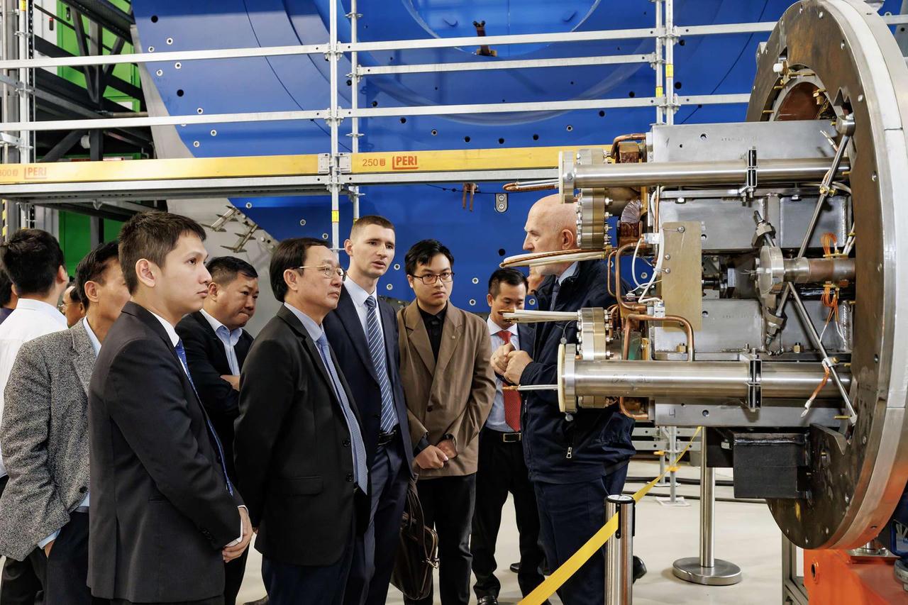 VINATOM - Dự án thế kỷ trên đôi vai 