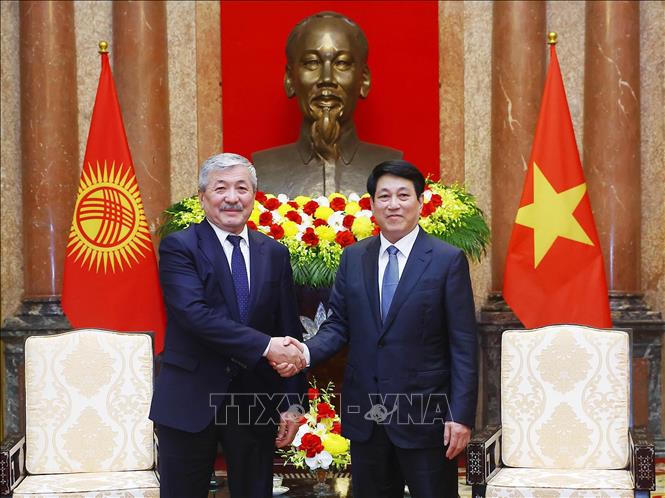 Chủ tịch nước Lương Cường tiếp Thủ tướng Kyrgyzstan