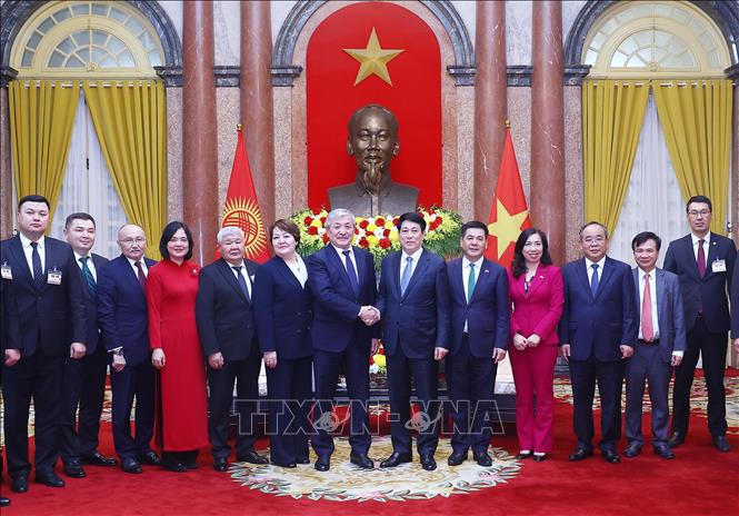 Chủ tịch nước Lương Cường tiếp Thủ tướng Kyrgyzstan