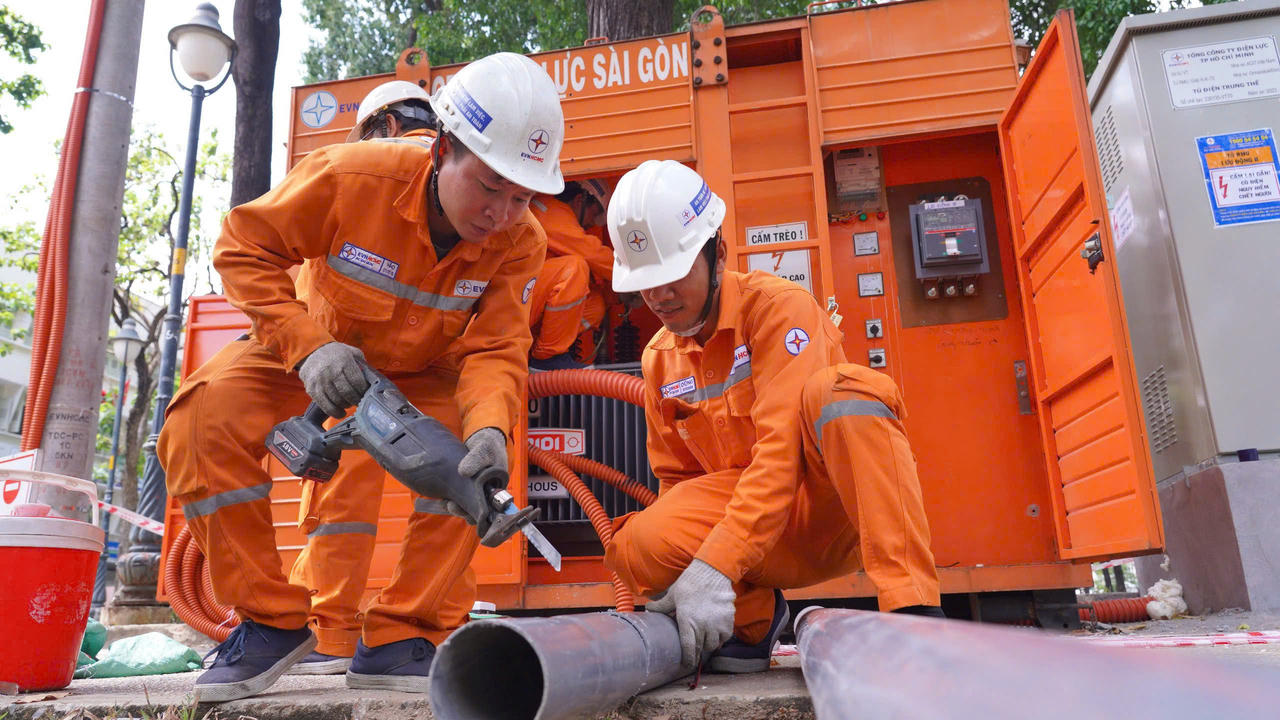 Tập đoàn Điện lực Việt Nam kiểm tra công tác cấp điện dịp lễ 30-4 tại TP HCM