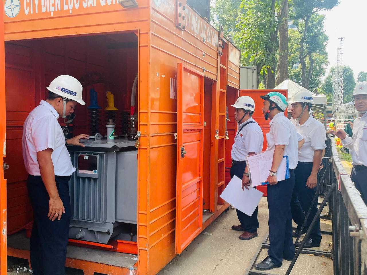 Tập đoàn Điện lực Việt Nam kiểm tra công tác cấp điện dịp lễ 30-4 tại TP HCM