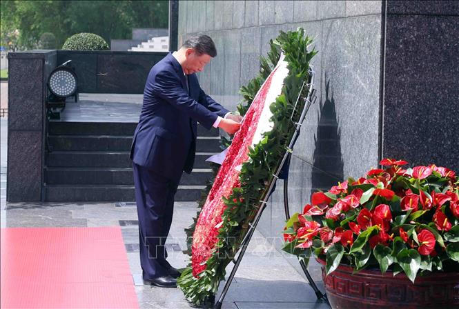 Tổng Bí thư, Chủ tịch nước Trung Quốc Tập Cận Bình vào Lăng viếng Chủ tịch Hồ Chí Minh