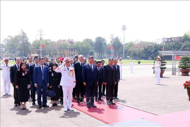 Tổng Bí thư, Chủ tịch nước Trung Quốc Tập Cận Bình vào Lăng viếng Chủ tịch Hồ Chí Minh