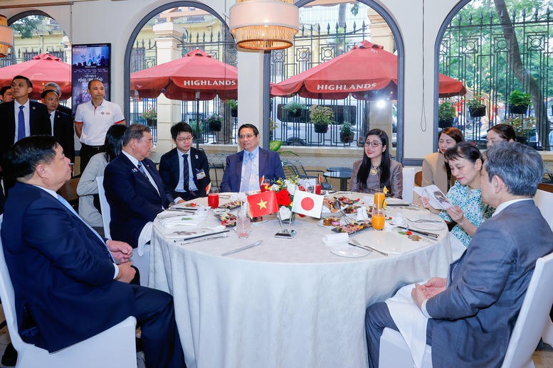 Thủ tướng Phạm Minh Chính và Thủ tướng Nhật Bản thăm Bảo tàng Lịch sử Quốc gia