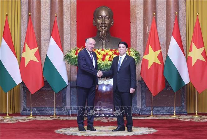 Chủ tịch nước Lương Cường chủ trì lễ đón chính thức Tổng thống Hungary