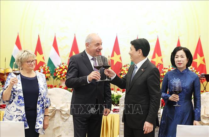 Chủ tịch nước Lương Cường chủ trì chiêu đãi chính thức Tổng thống Hungary