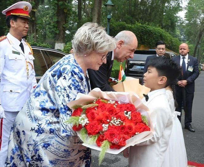 Chủ tịch nước Lương Cường chủ trì lễ đón chính thức Tổng thống Hungary