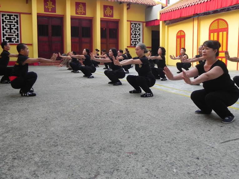 Phụ nữ Sài Gòn đua nhau đi học võ