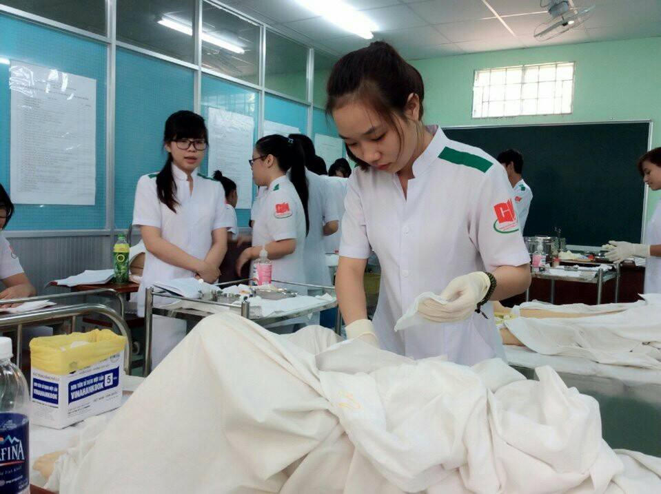 Bức thư chứa vẻ đẹp tâm hồn của nữ sinh Sài Gòn bị tạt a-xít