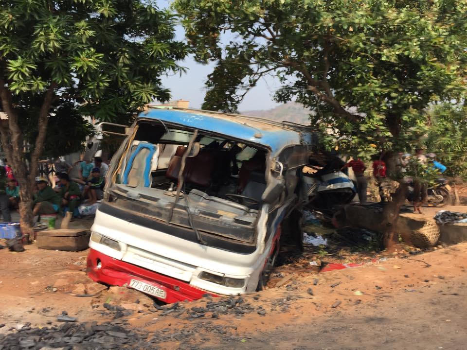 Đăk Lăk: Xe tải tông xe khách, 1 người tử vong, heo chết la liệt