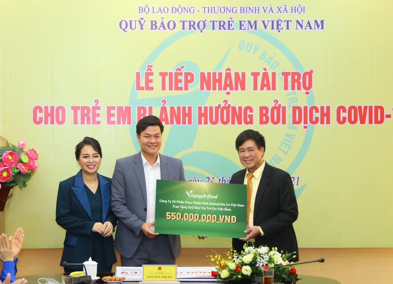 Vinanutrifood ủng hộ 550.000.000 đồng cho trẻ em bị ảnh hưởng bởi dịch Covid-19 