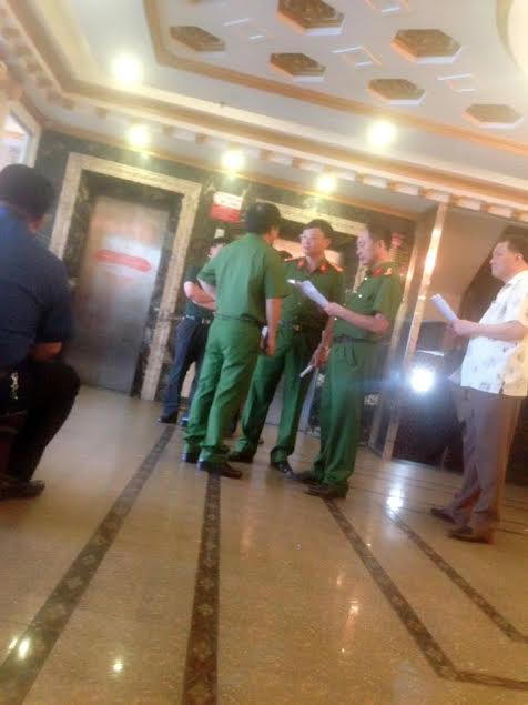 Độc quyền: Công an đột kích Ruby Karaoke, nhiều "dân chơi" bị tạm giữ