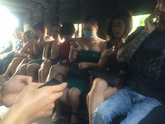 Độc quyền: Công an đột kích Ruby Karaoke, nhiều "dân chơi" bị tạm giữ