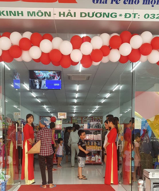 Hàng trăm lượt khách 'chen chân' tại lễ khai trương BG Mart