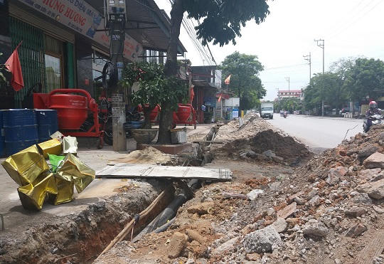 Dự án mở rộng QL 18: Nhà thầu thi công ì ạch, người dân khốn khổ