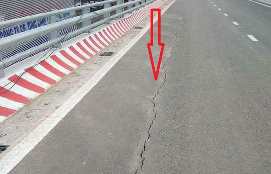 Khắc phục vết nứt tại cầu vượt ngã ba Nguyễn Bỉnh Khiêm - Đình Vũ
