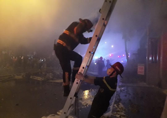 Cháy lớn gần cây xăng ở Hải Phòng, người dân hoảng loạn