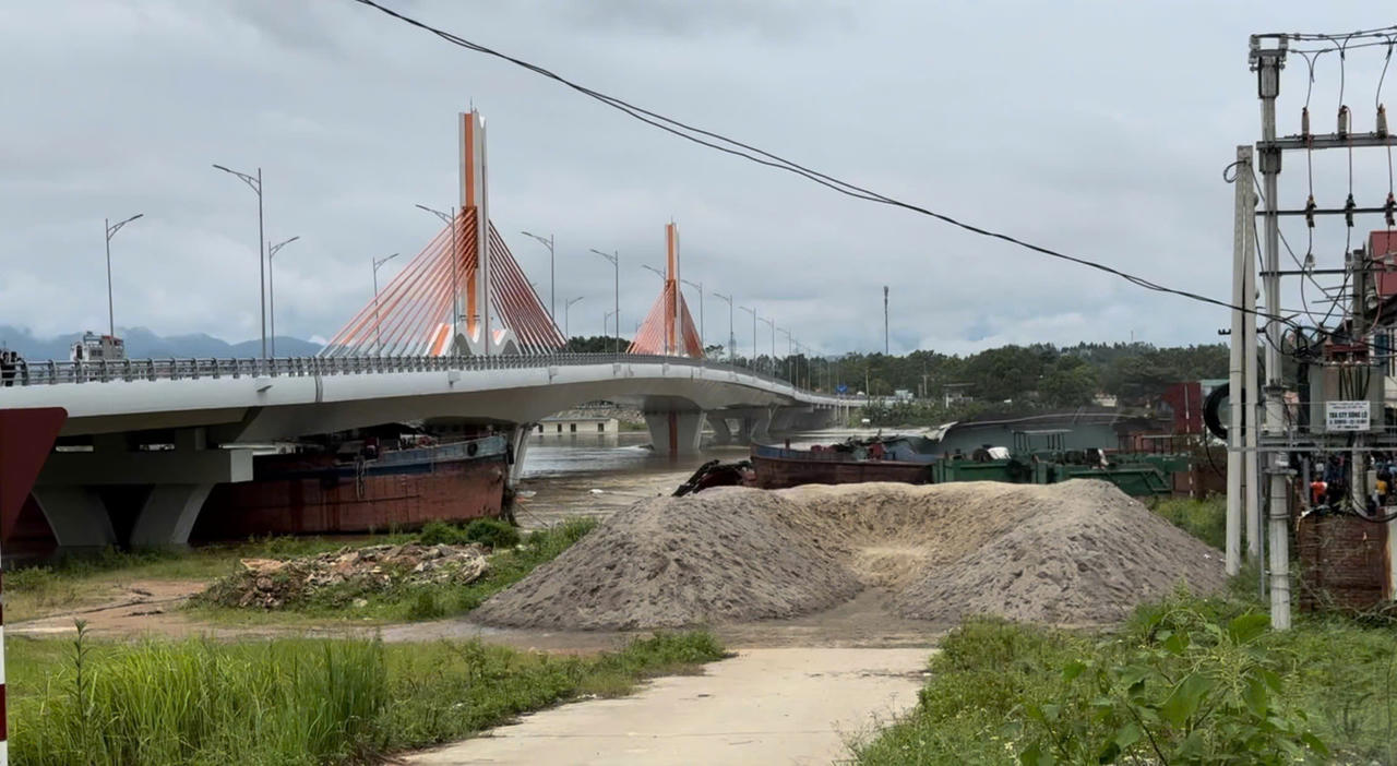 Cầu Vĩnh Phú thông xe trở lại