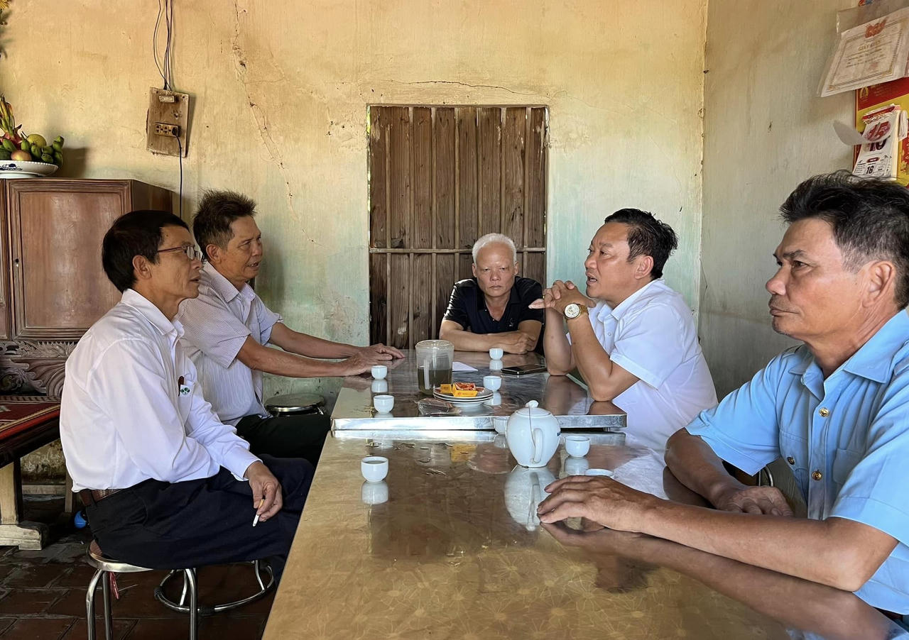 Supe Lâm Thao chung tay cùng người dân vùng lũ