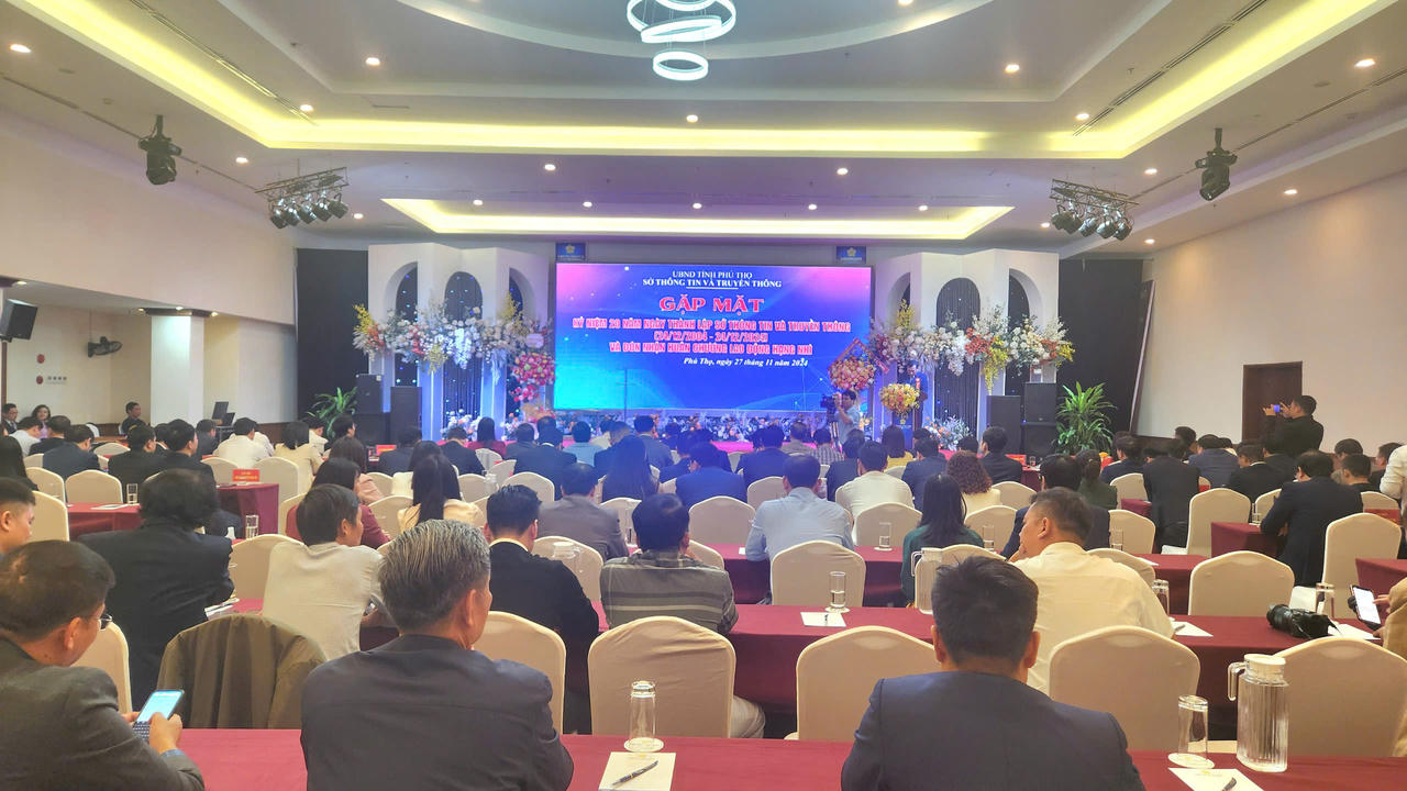 Sở Thông tin và Truyền thông Phú Thọ đón nhận Huân chương Lao động hạng Nhì 