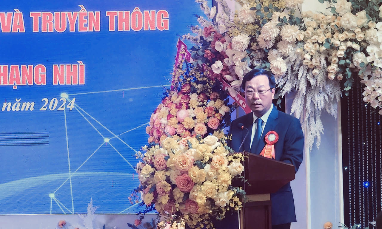 Sở Thông tin và Truyền thông Phú Thọ đón nhận Huân chương Lao động hạng Nhì 