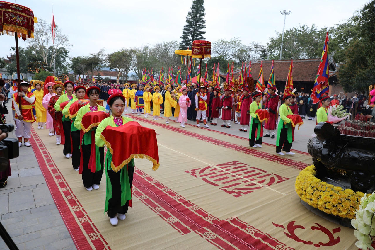 Khai hội Đền Mẫu Âu Cơ