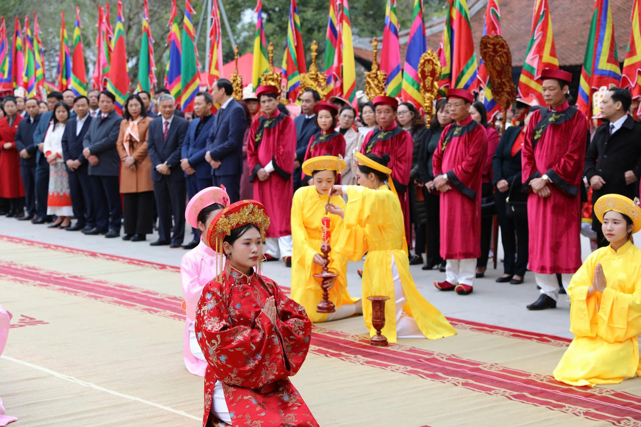 Khai hội Đền Mẫu Âu Cơ