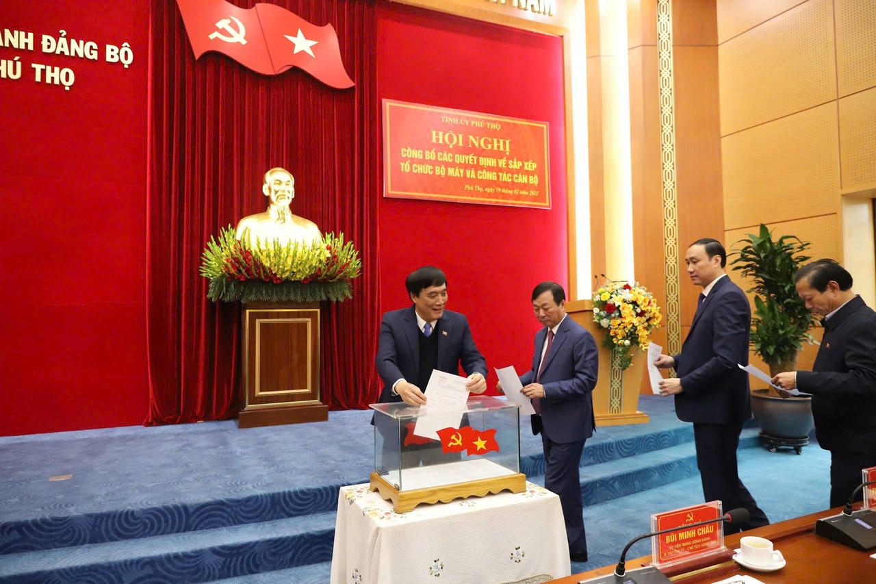 Phú Thọ công bố các Quyết định về công tác sắp xếp tổ chức bộ máy và công tác cán bộ