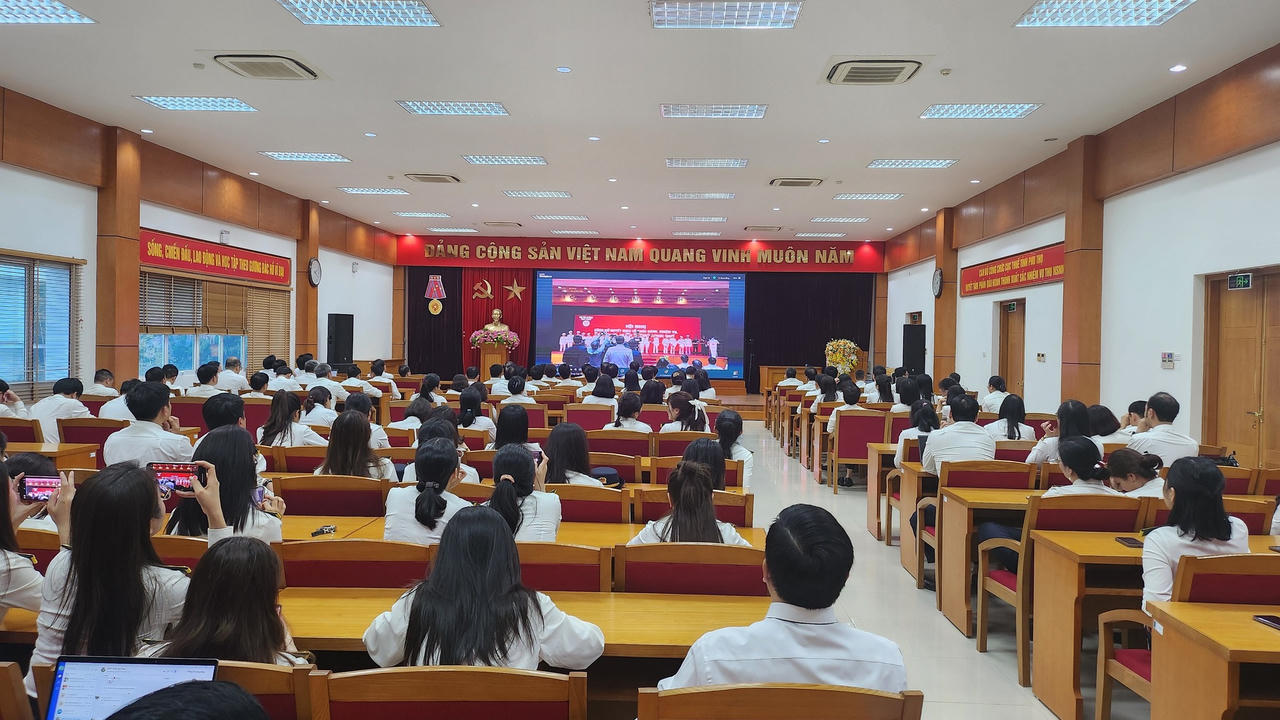 Ông Nguyễn Huy Hồng làm Chi cục trưởng Chi cục Thuế Khu vực VIII